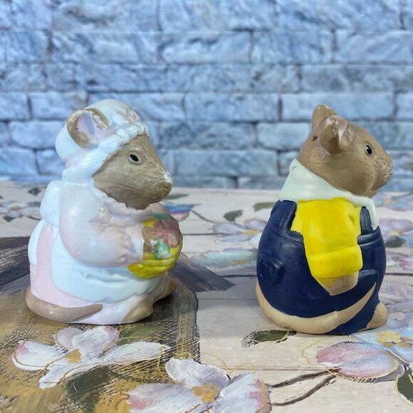 Vintage Salt & Pepper Shakers Country Mouse Couple Farmhouse Decor - Picture 4 of 5